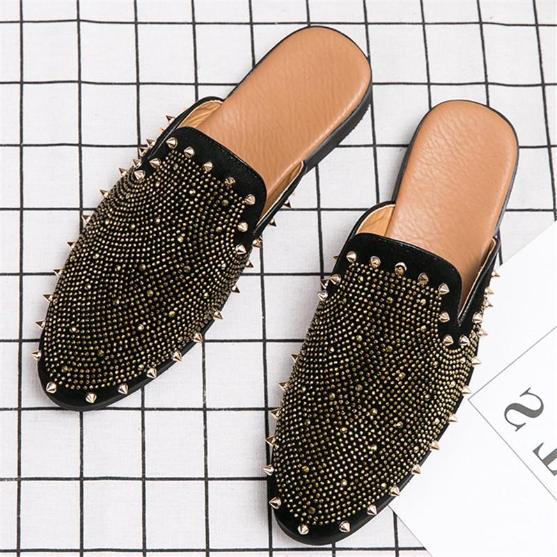 Moda Nuovo Designer Uomo Borchie Strass Pelle Verniciata Mezzi Scarpe Per Uomo Hip-hop Rock Zoccoli Sandali Mocassini Casual Pantofole