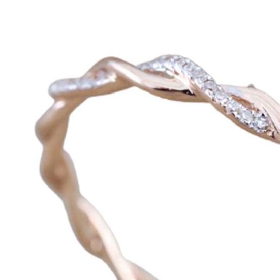 Bague simple avec strass légers et étincelants