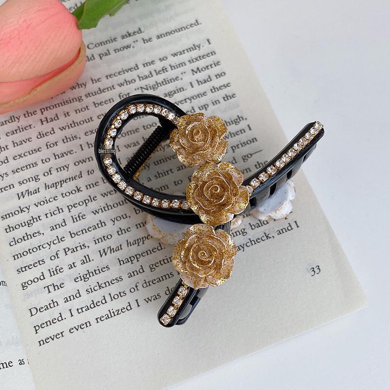 

Camellia Shark Hair Clip чёрный