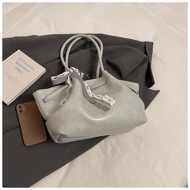 Large-capacity Commuter Underarm Bag, Simple, Fashionable and Versatile Texture, Premium Women's Shoulder Bag.