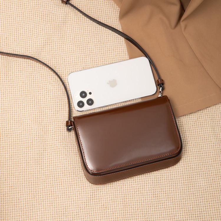 2025 Neuer Stil Vielseitige Umhängetasche aus Rindsleder - Exquisites Schlichtes Braunes Tofu-Design