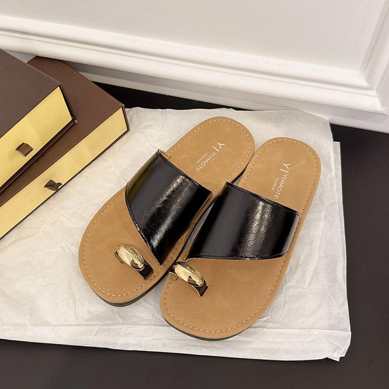 Metallschließe Set Zehentrenner Flip-Flops Damen 2025 Sommer neu Nische flachsohlige Zehensandalen weichsohlige Strandsandalen