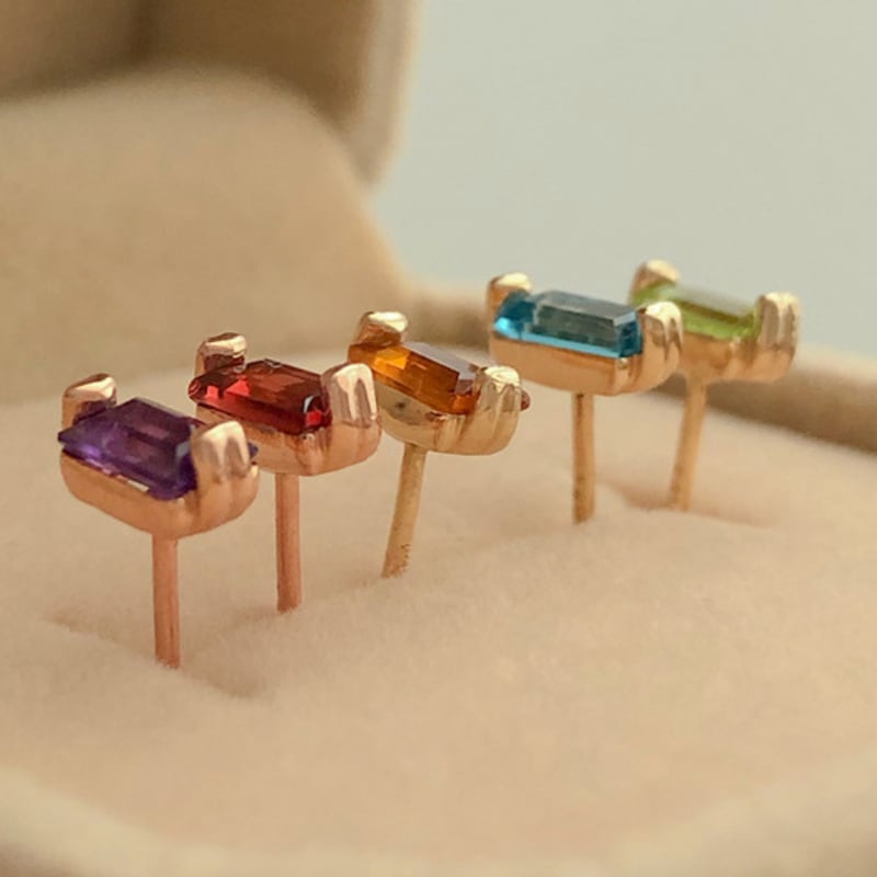 BettyU 14k gold mood stone piercing