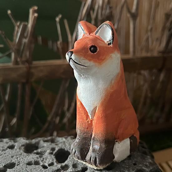Wooden Fox Figurine Hand Carved Fox Sculpture Small Forest Animal Desktop Ornament for Home Office Table Shelf Decor