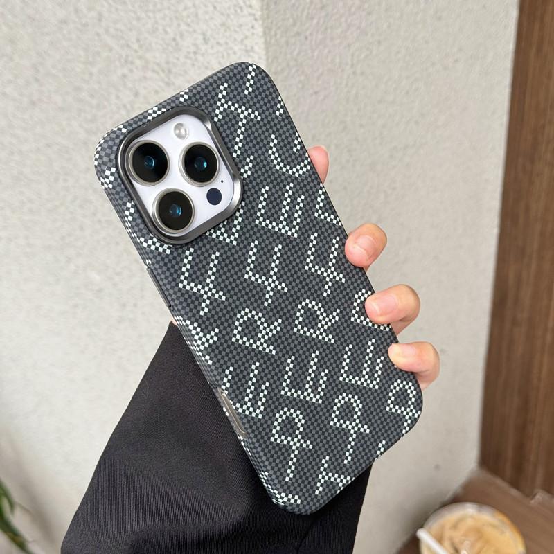 

Подходит для Apple 16ProMax Пресвитерианское письмо Магнитный чехол для телефона iPhone 15 Углеродное волокно Противоударный 14 Защитный чехол iPhone14proMax чёрный