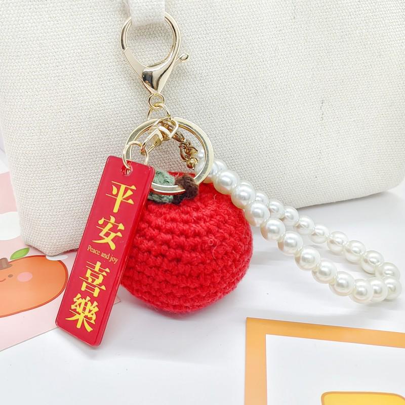 Wool Knitting Peach Keychain: Cute Creative Pendant for Student Backpacks & Gifts