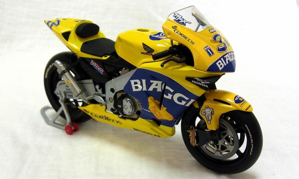 Minichamps Scale Honda RC211V Team Pramac Pons Max Biaggi MotoGP 2003 1/12