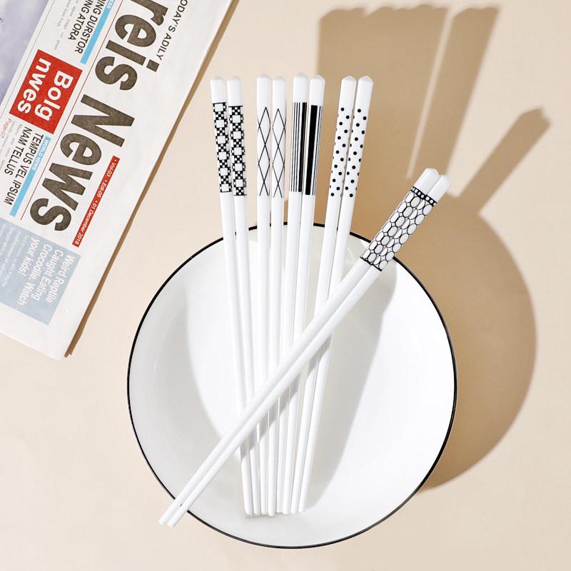 Nordic Hepburn Ceramic Chopsticks: Moisture-Proof, High-Temperature Resistant, Creative Single-Use Tableware.