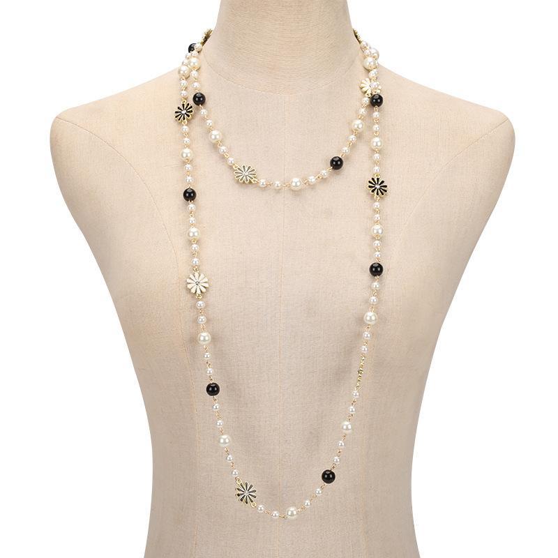 Statement Daisy Pearl Pendant Necklace for Women, Long Layering Chain Elegant Fashion Dainty Flower Jewelry Gift