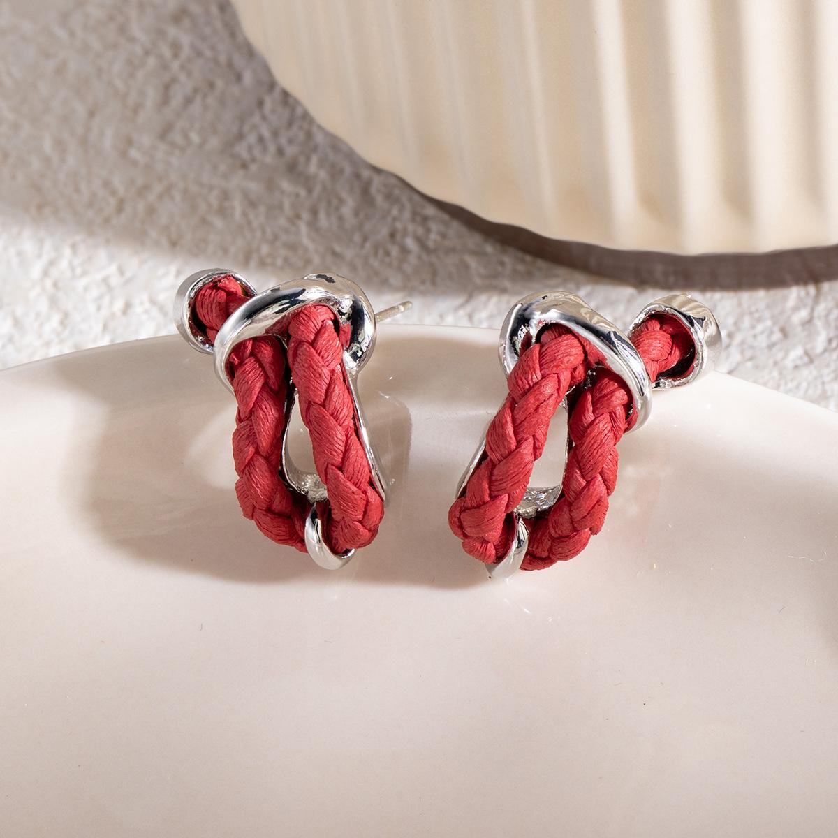 

Color Twist Leather Knotted Cross Stud Earrings, Retro Light Luxury High-End Sense, Personalized Niche Temperament Earrings