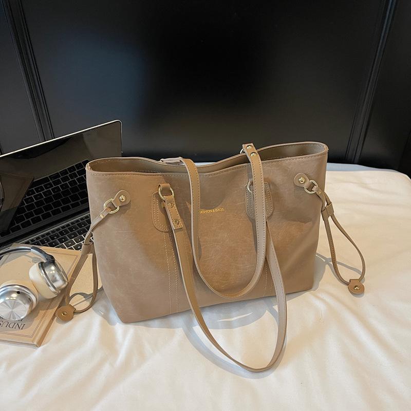 Ретро повседневная сумка-багет большой вместимости женская 2025 новая простая сумка-тоут модная высококлассная сумка на плечо хаки