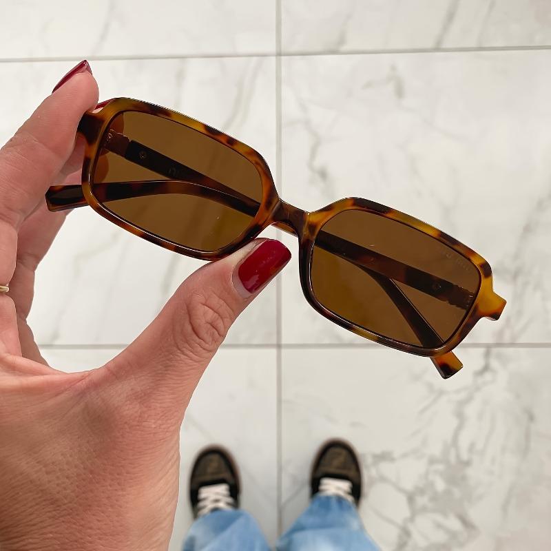 

1pcs vintage narrow rectangle glassesUltra-light, unisexIdeal for daily outings.