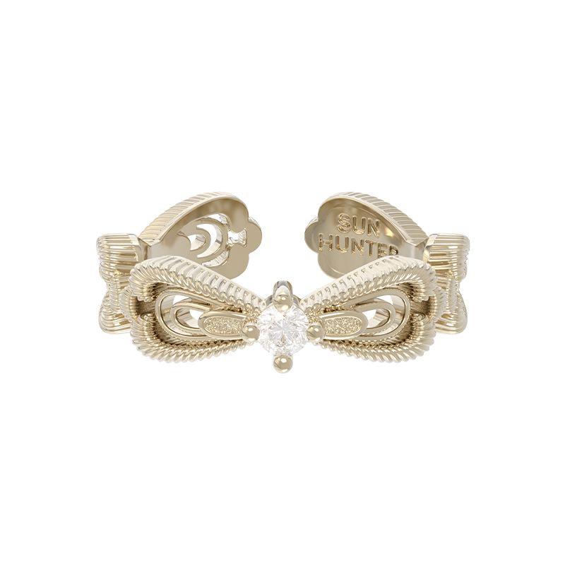 

Sanheng Sun Hunter Lace Shimmer Оригинальное кольцо с цирконом Любящее сердце , Французский ретро-дизайн, Украшение Lace Heart ring (light titanium)