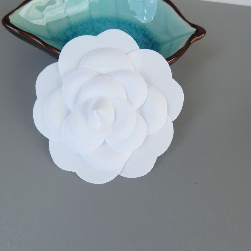 

Классический стиль Белая камелия Упаковочная коробка Тканевый мешок Сумка Украшение Цветок Корсаж Сумка Цветочная брошь Аксессуары на все случаи жизни White