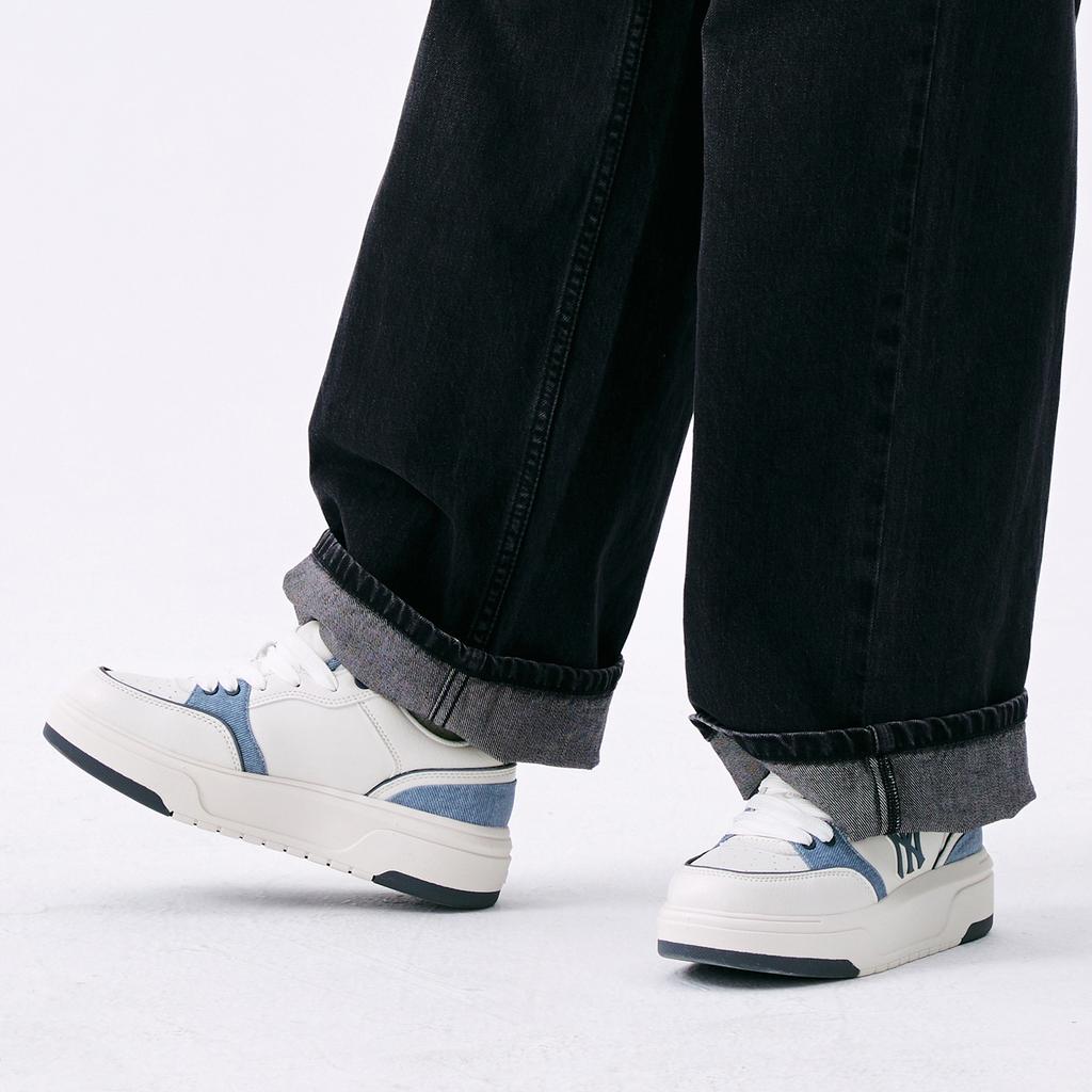 New MLB New York Yankees Anti Slip Wear Resistant Low Top Skateboard Shoes Unisex White Cyan 3ASXD015N-50NYS