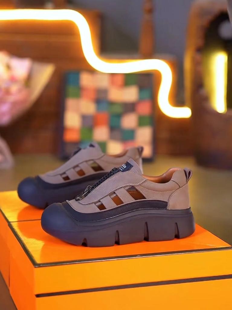 Fashion Female Sandal 2025 Women's Ladies Shoes Summer Soft All-Match Clogs With Heel Girls New Real Comfort Retro Thick Casual Scandals