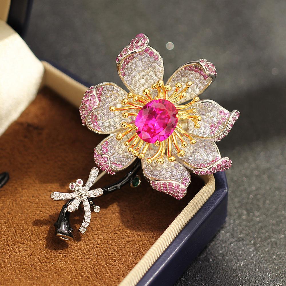 Бижутерия в стиле легкой роскоши, трехмерная брошь-букет с красным градиентом, элегантная брошь в стиле легкой роскоши, тяжелая промышленность, женская модель