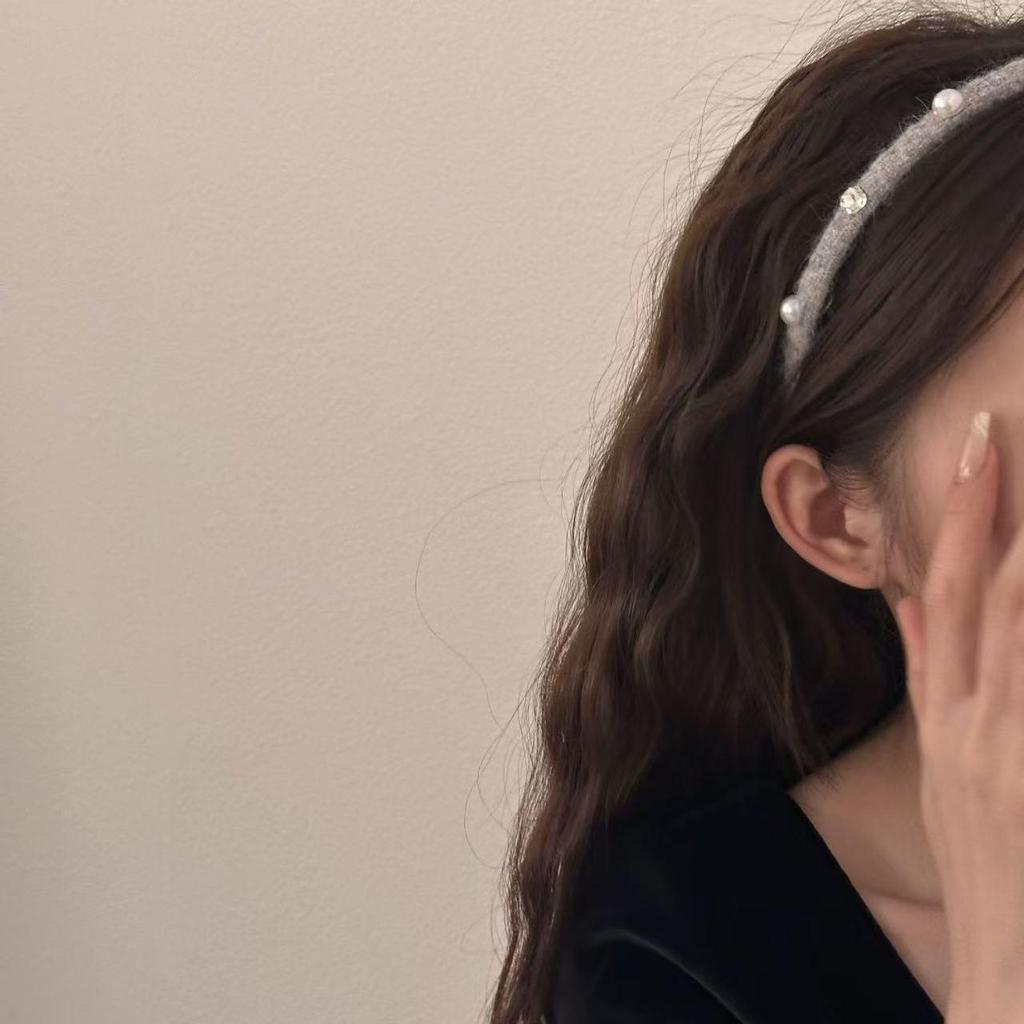 Luxury Rhinestone Pearl Knit Headband: Women's Elegant Plush Headwear