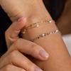 Japanische und koreanische Ins Nische einfacher Stil Design Temperament Schmuck Frauen, doppellagige leichte Luxus Lippenkette Perle vielseitiges Armband