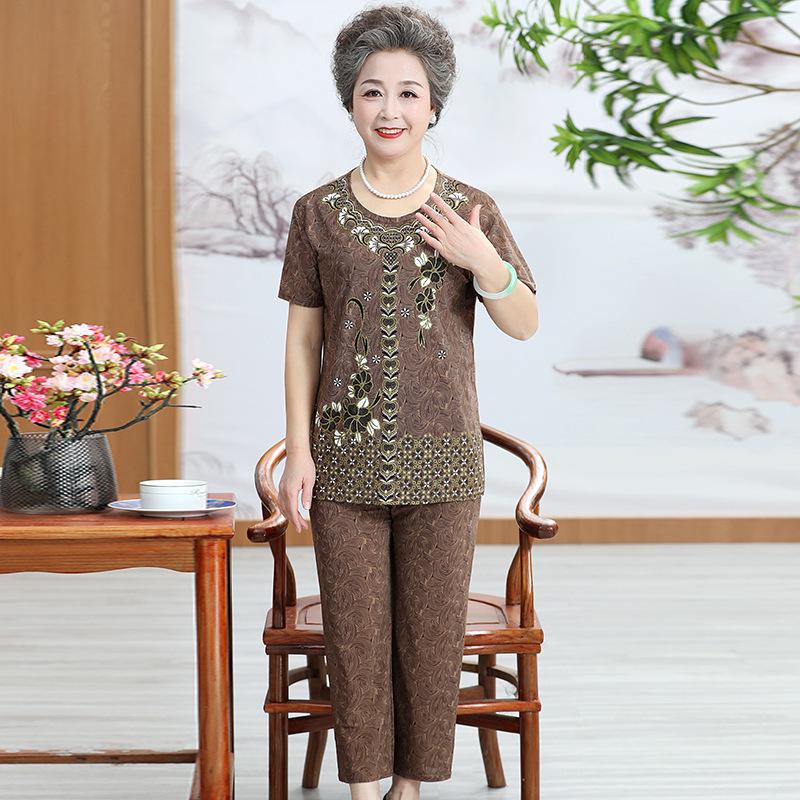 

Ice Silk Summer Women s Two-Piece Set: Short Sleeve Top & Seven-Point Pants for Stylish Seniors 3XL (60-68 kg)