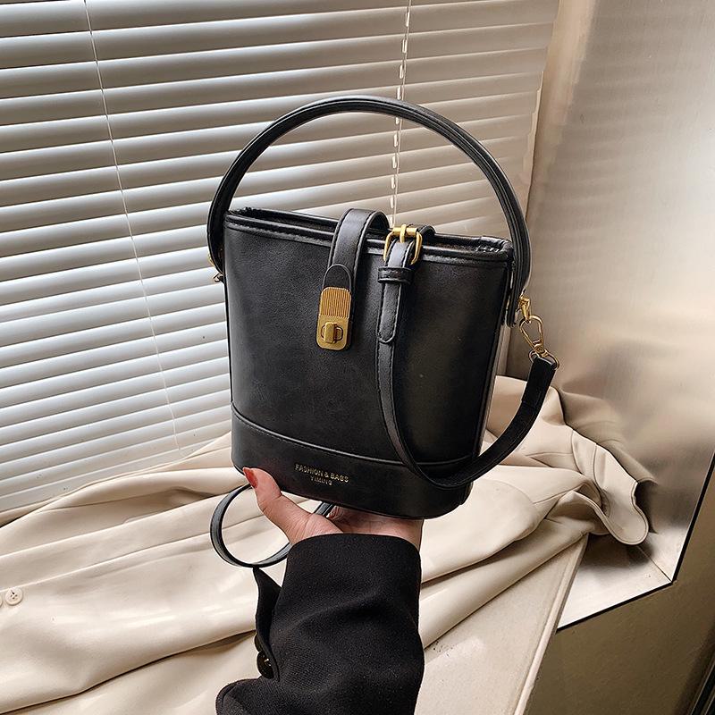 

Женские сумки-ведра через плечо 2025 года — ретро, универсальные, высококачественные сумки через плечо на осень/зиму чёрный