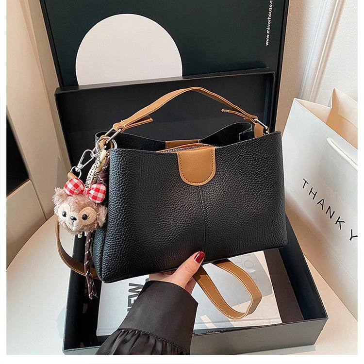 Solid Color Pendant 2025 Spring Retro New Simple Fashion Trend Temperament Casual Portable Shoulder Messenger Women's Bag