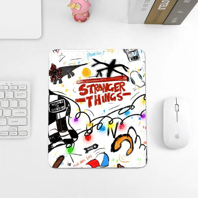 High Definition Printing Stranger Things Leather Mouse Pad Small Convenient and Simple Computer Mouse Pad Desk Edge Lock Non-slip Waterproof Mouse Pad