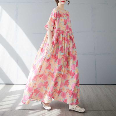 Kadınların Basit ve Şık Uzun Eteği, Kısa Kollu Yuvarlak Yaka Baskılı Elbise