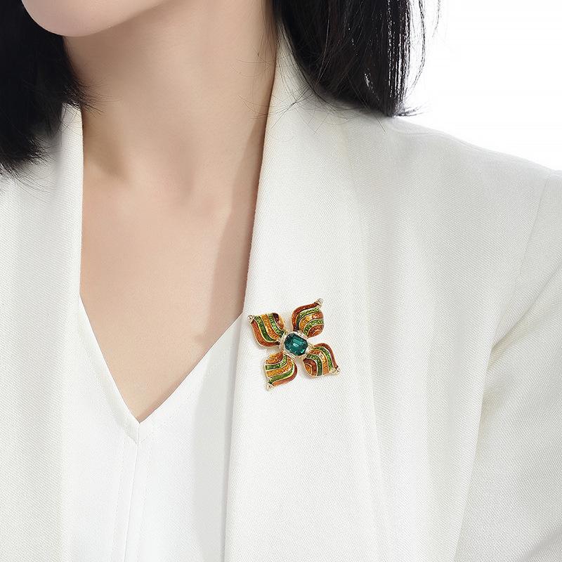 Retro Kryształowa Broszka Kwiatowa - Sweterowa Przypinka w Stylu Francuskiego Dworu Korsarz dla Kobiet