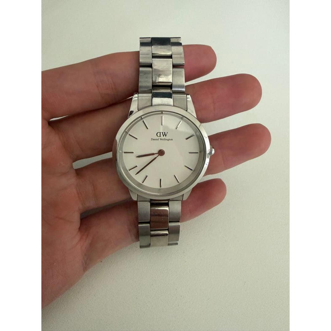 Used [Junk item] Daniel Wellington watch body silver