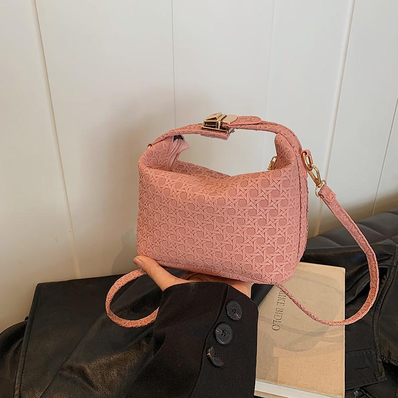 Stylish Shoulder Crossbody Bag For Women With Chic Design And Cozy Pillow Shape