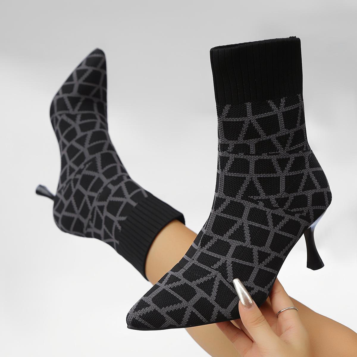 

Fashion Luxury Pleats Triangle Design Knitted Sock Boots Woman High Stiletto Elastic Stretch Bootis Ladies Pointed Toe Autumn Brand Shoe 36