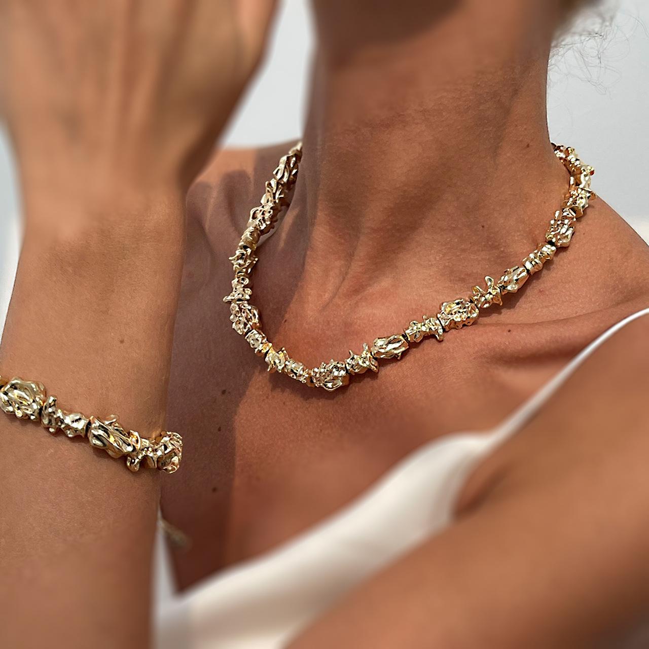 

Simple wind irregular liquid alloy item, stylish pleated lava choker collar