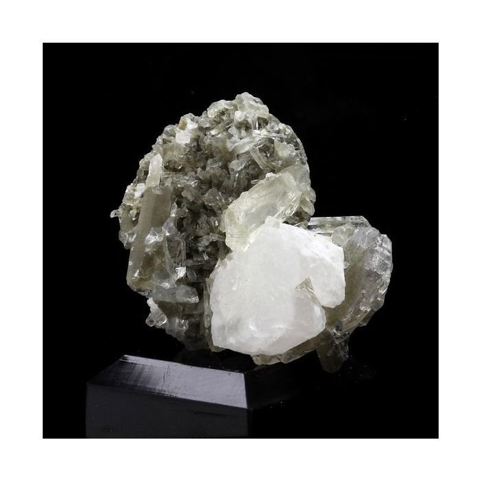 Pierres et Minéraux. Calcite + Quartz. 135.0 ct. Maronne, La Garde-en-Oisans, France..