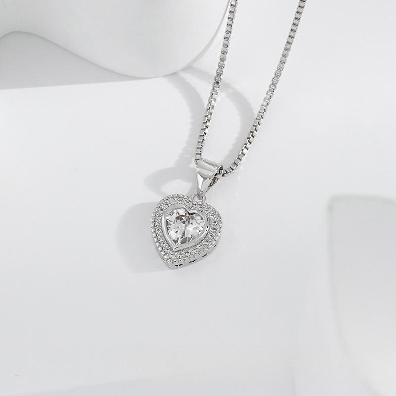 A peach heart pendant necklace, original design Korean version one-carat diamond-set simple and popular love necklace