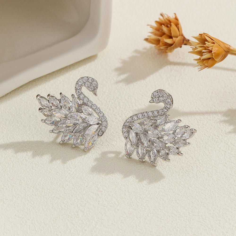 Boucles d'oreilles Cygne Colorées Style Déesse Luxe Léger, Boucles d'oreilles Zirconium Micro-serties, Boucles d'oreilles Longues Mode et Polyvalentes
