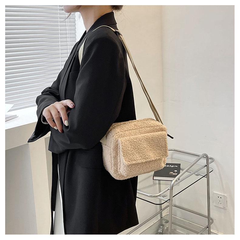 Trendige flauschige Damen-Einzelschultertasche - Herbst/Winter 2025 Kollektion