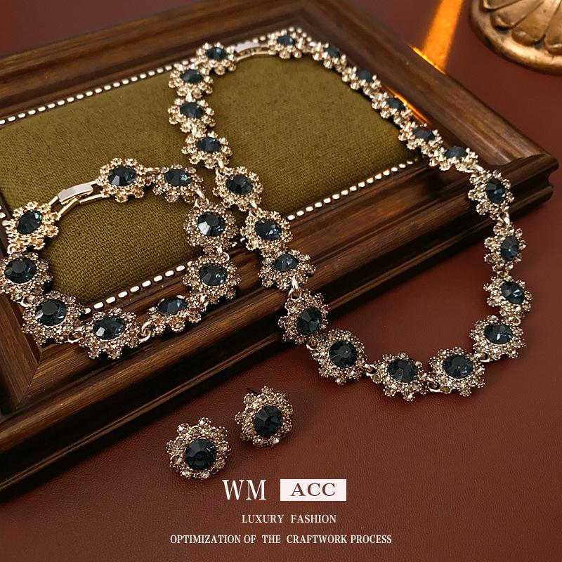 Vintage Jewelry Set: Silver Needle Diamond-Studded Floral Stud Earrings, Bracelet & High-End Luxury Necklace for Women