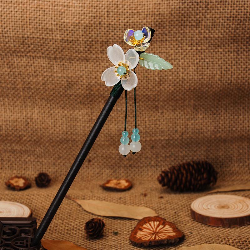 Vintage-Style Ebony Imitation Hairpin with Tassels and Wooden Step-Shaking Design for Hanfu and Ancient Costume Accessories
