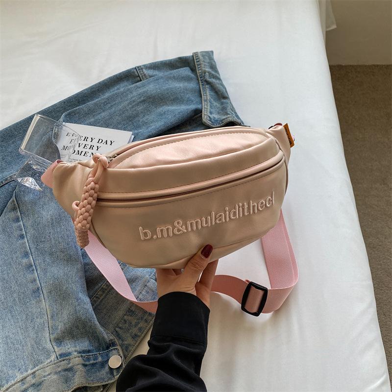 Popular niche silver bag women's new summer versatile messenger breast bag fashion mobile phone fanny pack