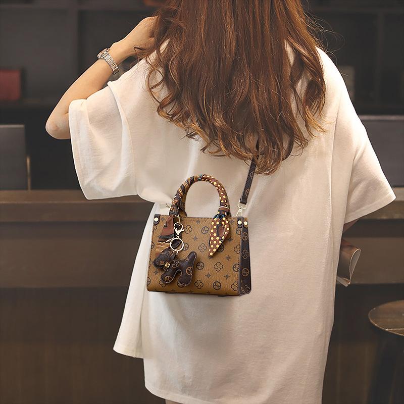 Bags New women s bags Autumn and winter messenger bags Light luxury niche high-end shoulder handbags