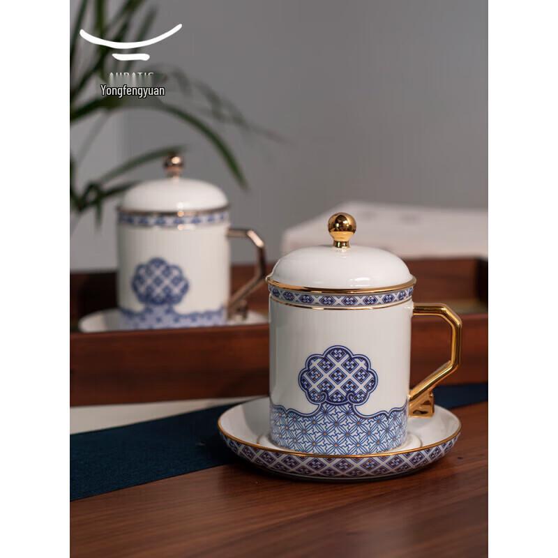 Yongfengyuan "Peaceful World" Ceramic Lidded Cup Set
