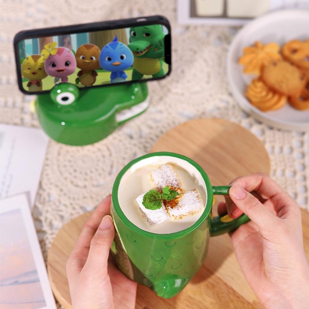 

Large Ceramic Coffee Mug with Lid Funny Green Alligator Cartoon Handmade Crocodile Figurine Tea Cup with Handle for Beverage 301-400ml