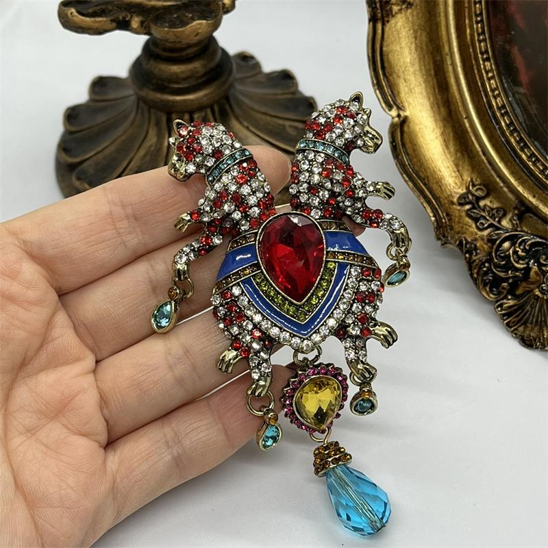 SKEDS Vintage Women Men Fashion Crystal Cross Baroque Style Badges Brooch Retro Unisex Rhinestone Luxury Pin Corsages Jewelry