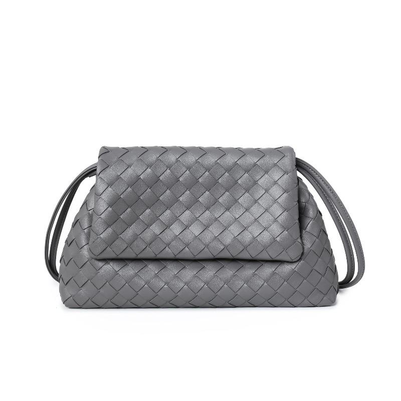 Hot-selling B home new hand-woven sheep pattern messenger bag high-end sense large-capacity commuter handbag shoulder bag women