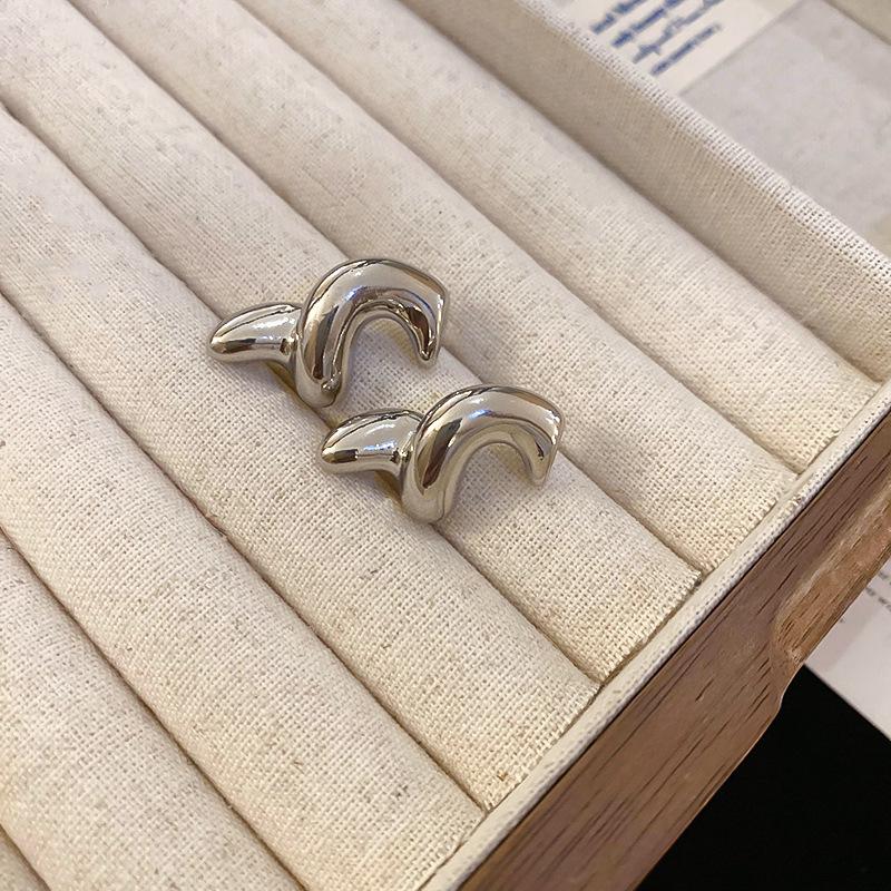 Double-Sided Silver Needle Pearl & Diamond Stud Earrings - Korean Cold Style for Women