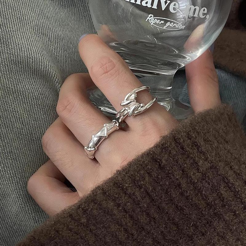 Curved Line Ring Female Ins Wind Niche Simple Cold Wind Finger Ring Advanced Sense Hundreds of Tide Elegant Simple Women Rings