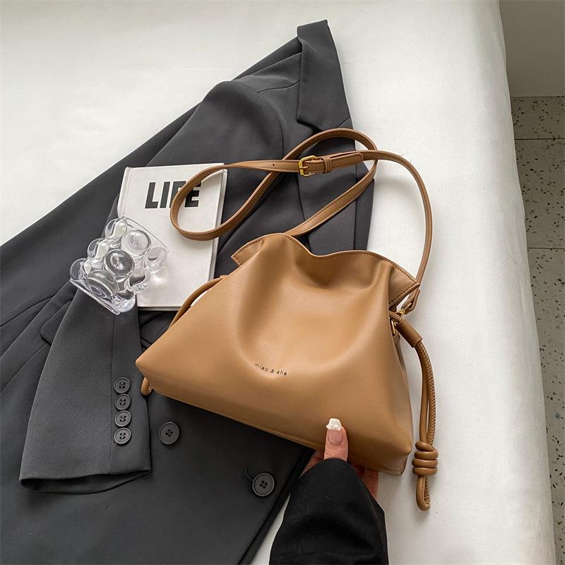 

New bucket bag women s crossbody large capacity niche design drawstring soft shoulder tote bag women s bag wholesale delivery