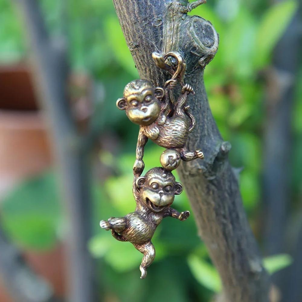 1Pc Antique Copper Climbing Monkey Figurine Miniature Desktop Ornament Hanging Brass Funny Animal Home Decoration Accessories