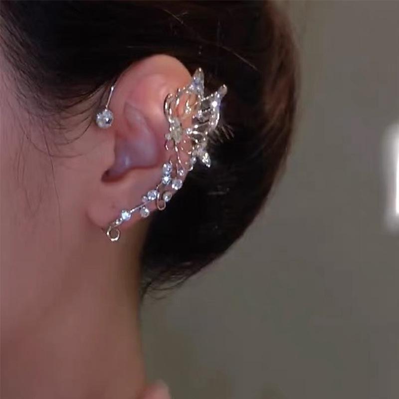 Versatile Rhinestone Butterfly Ear Cuff: Elf Ear Effect, No Piercing Needed, Elegant & Fashionable.